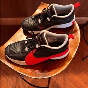 Nike Boys Giannis Zoom Freak Black and Red Basketball Sneakers Boys Size 7Y